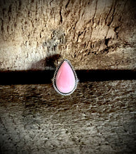 Load image into Gallery viewer, Pink Conch Ring
